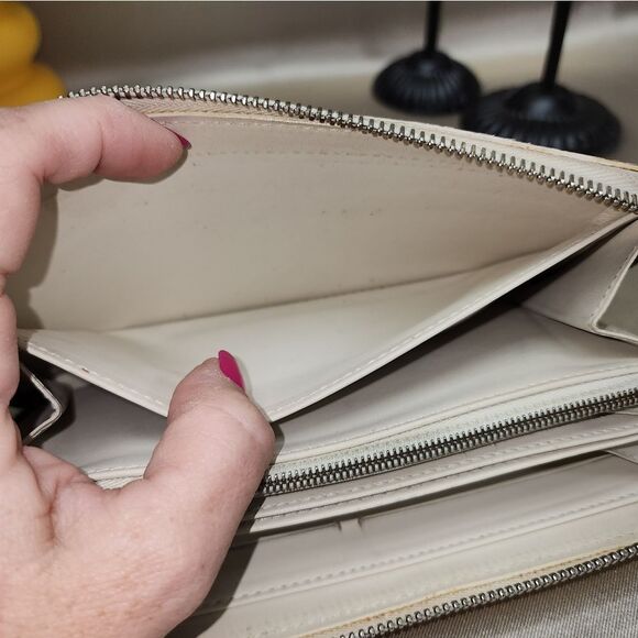 Authentic Louis Vuitton Yellow Vernis Zipper Around Wallet W/ Dust Bag - Picture 15 of 17